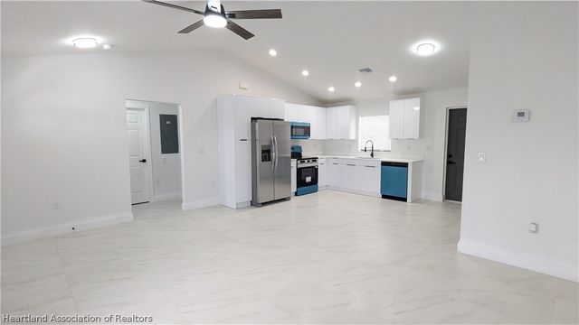 211 Islamorada Street NE, Lake Placid, FL 33852
