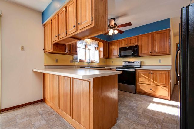 592 E Hillwallen Place, Nixa, MO 65714