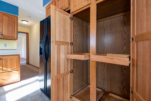 592 E Hillwallen Place, Nixa, MO 65714