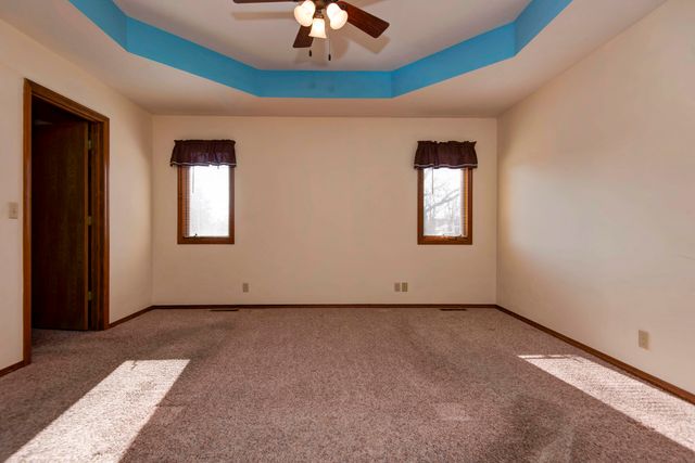 592 E Hillwallen Place, Nixa, MO 65714