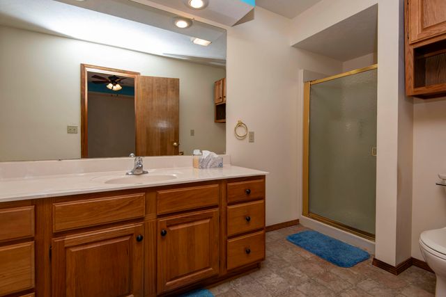 592 E Hillwallen Place, Nixa, MO 65714