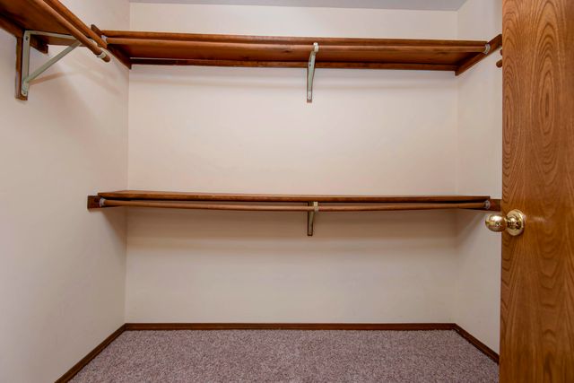 592 E Hillwallen Place, Nixa, MO 65714