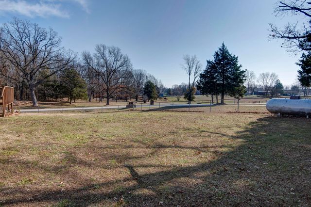 592 E Hillwallen Place, Nixa, MO 65714