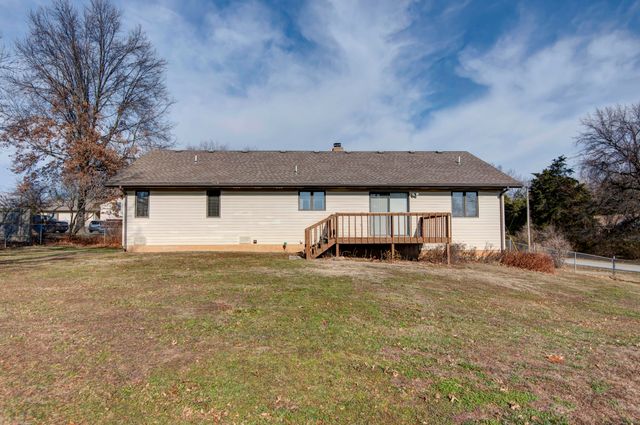592 E Hillwallen Place, Nixa, MO 65714