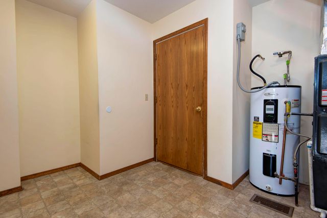 592 E Hillwallen Place, Nixa, MO 65714