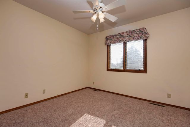 592 E Hillwallen Place, Nixa, MO 65714