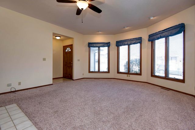 592 E Hillwallen Place, Nixa, MO 65714