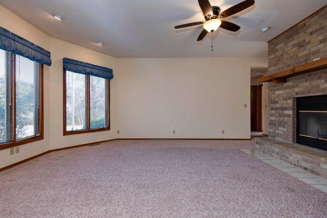 592 E Hillwallen Place, Nixa, MO 65714