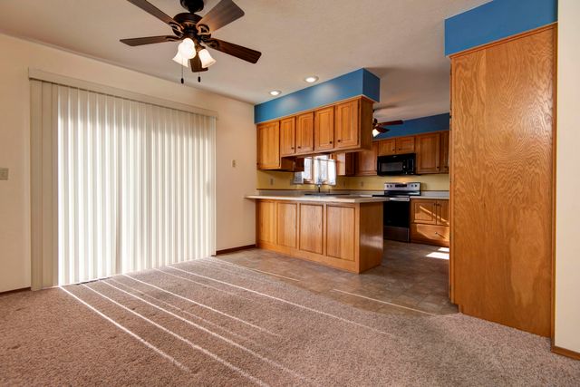 592 E Hillwallen Place, Nixa, MO 65714