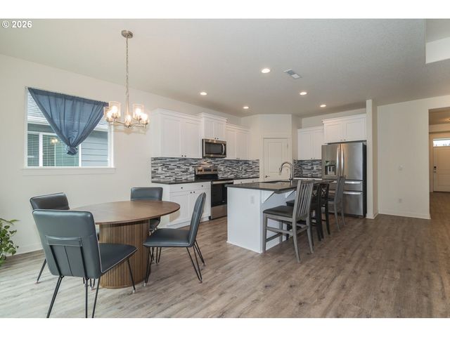 148 Nw LIBERTY Ln, Estacada, OR 97023
