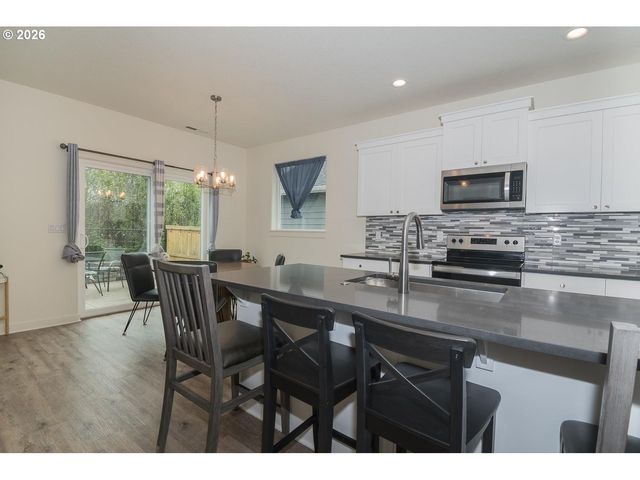 148 Nw LIBERTY Ln, Estacada, OR 97023
