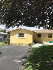2811 NE 2nd Avenue NE, Boca Raton, FL 33431