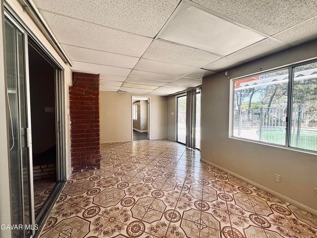 43236 20th Street, Lancaster, CA 93534