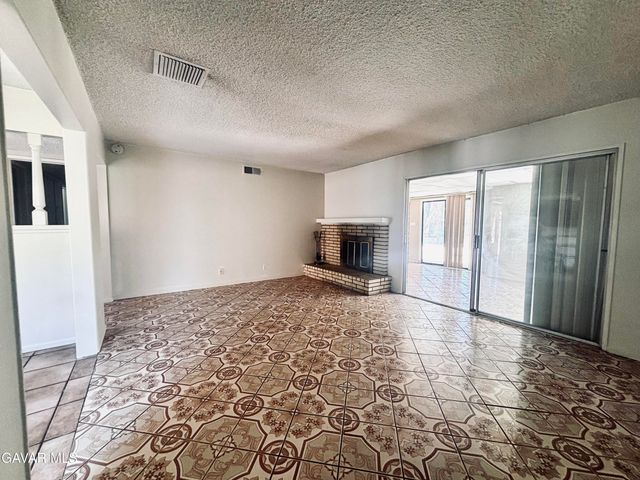 43236 20th Street, Lancaster, CA 93534