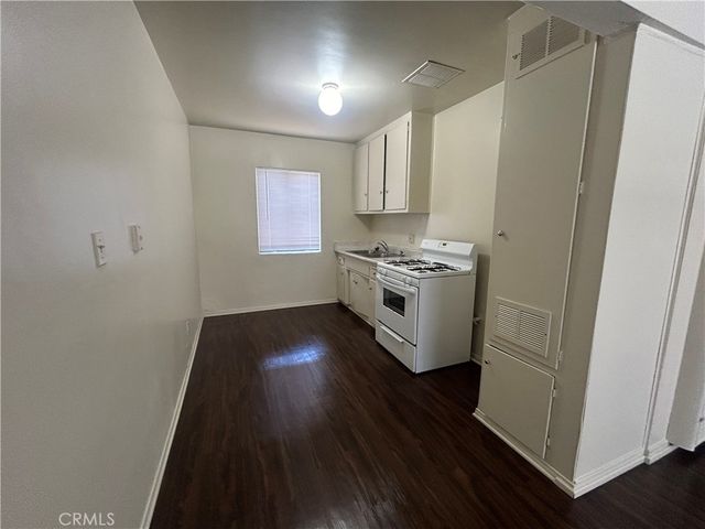 327 W Carson Street 11, Carson, CA 90745