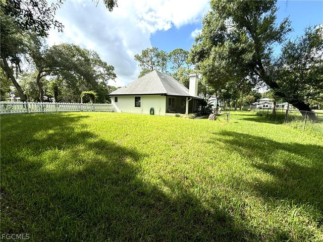 1090 Woods DR, Labelle, FL 33935
