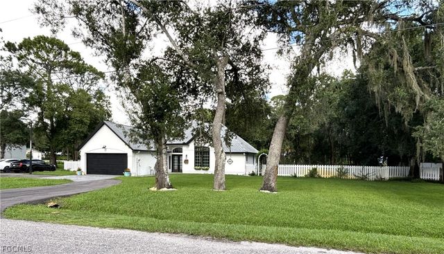 1090 Woods DR, Labelle, FL 33935