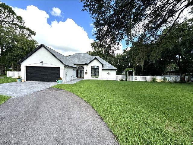1090 Woods DR, Labelle, FL 33935