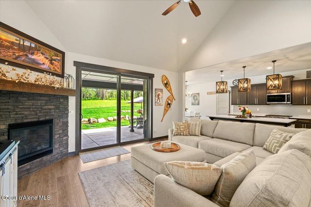 5055 W Whipsaw LN, Rathdrum, ID 83858