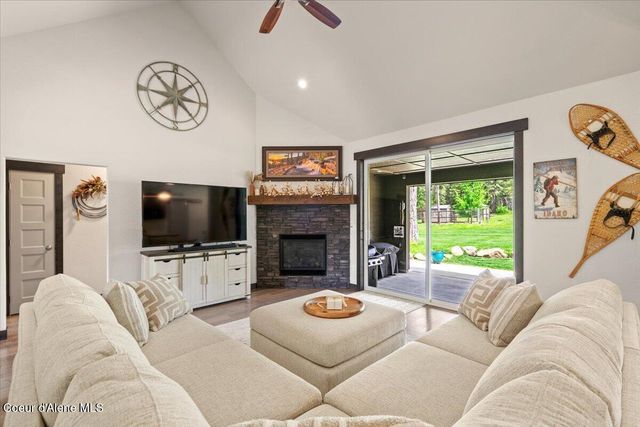5055 W Whipsaw LN, Rathdrum, ID 83858