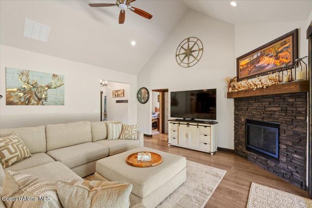 5055 W Whipsaw LN, Rathdrum, ID 83858