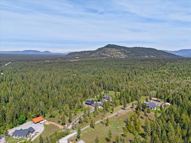 5055 W Whipsaw LN, Rathdrum, ID 83858