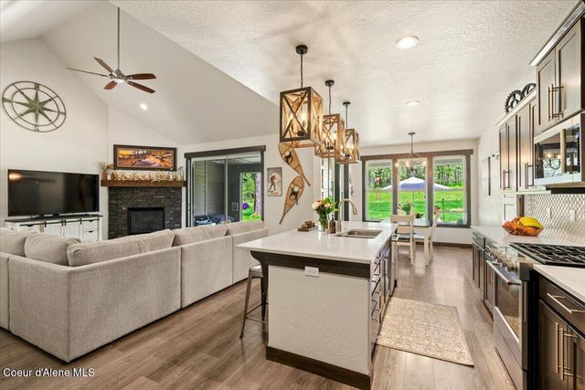 5055 W Whipsaw LN, Rathdrum, ID 83858