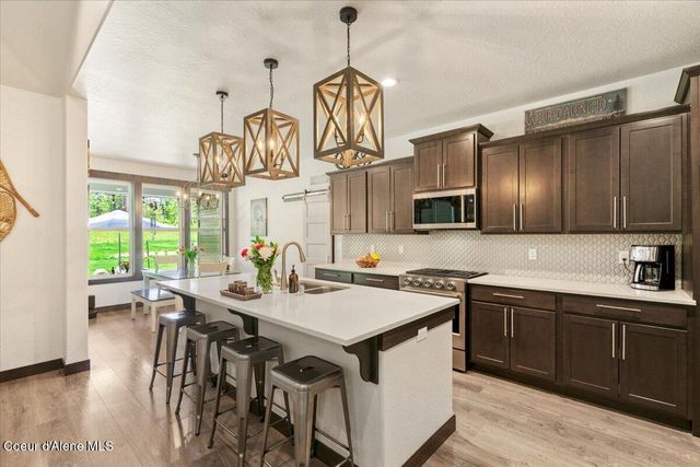 5055 W Whipsaw LN, Rathdrum, ID 83858