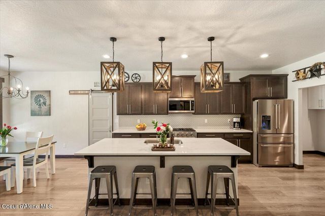 5055 W Whipsaw LN, Rathdrum, ID 83858