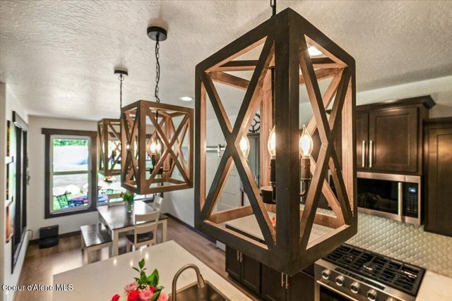 5055 W Whipsaw LN, Rathdrum, ID 83858
