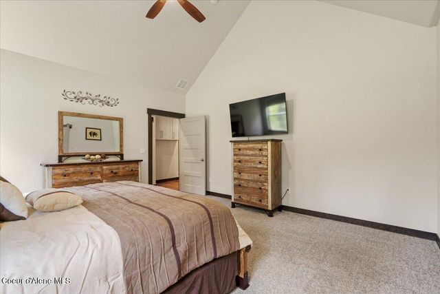 5055 W Whipsaw LN, Rathdrum, ID 83858