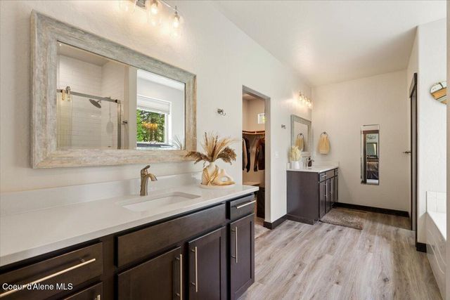 5055 W Whipsaw LN, Rathdrum, ID 83858