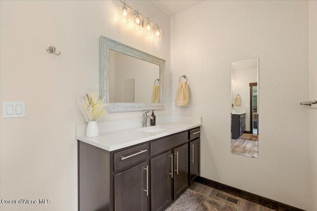 5055 W Whipsaw LN, Rathdrum, ID 83858