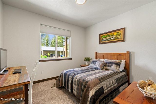 5055 W Whipsaw LN, Rathdrum, ID 83858