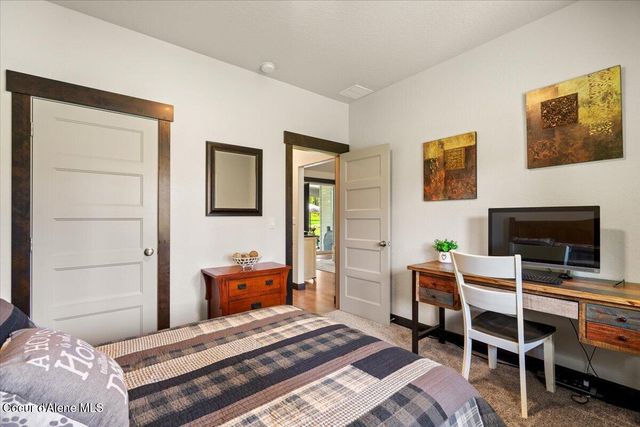5055 W Whipsaw LN, Rathdrum, ID 83858