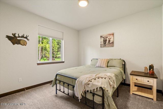 5055 W Whipsaw LN, Rathdrum, ID 83858