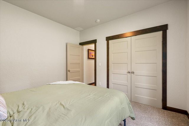 5055 W Whipsaw LN, Rathdrum, ID 83858