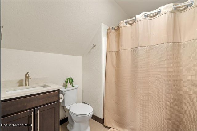 5055 W Whipsaw LN, Rathdrum, ID 83858