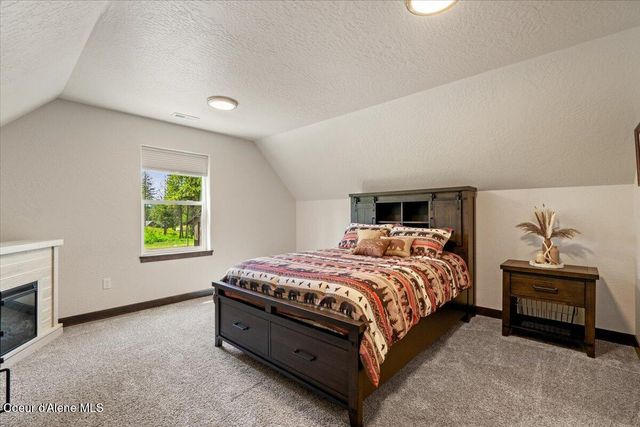 5055 W Whipsaw LN, Rathdrum, ID 83858