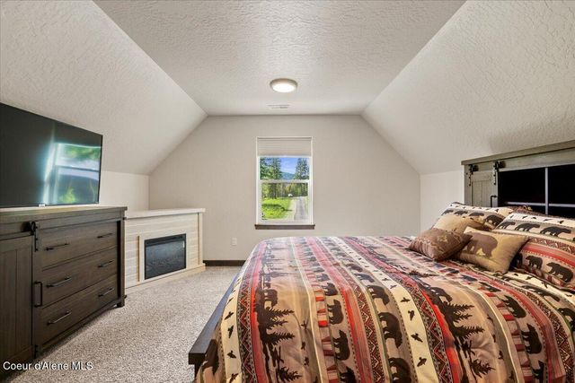 5055 W Whipsaw LN, Rathdrum, ID 83858