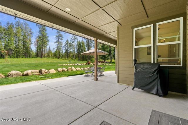 5055 W Whipsaw LN, Rathdrum, ID 83858