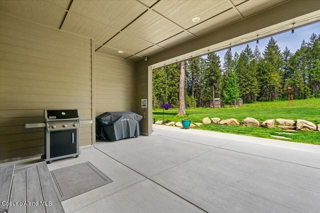 5055 W Whipsaw LN, Rathdrum, ID 83858