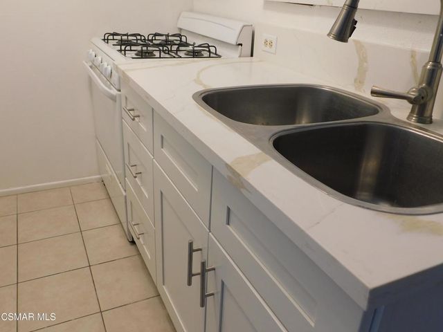 6213 Whitsett Avenue, North Hollywood, CA 91606
