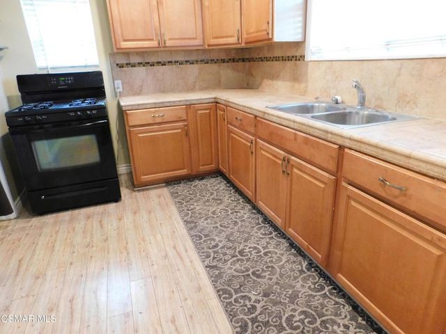 6213 Whitsett Avenue, North Hollywood, CA 91606