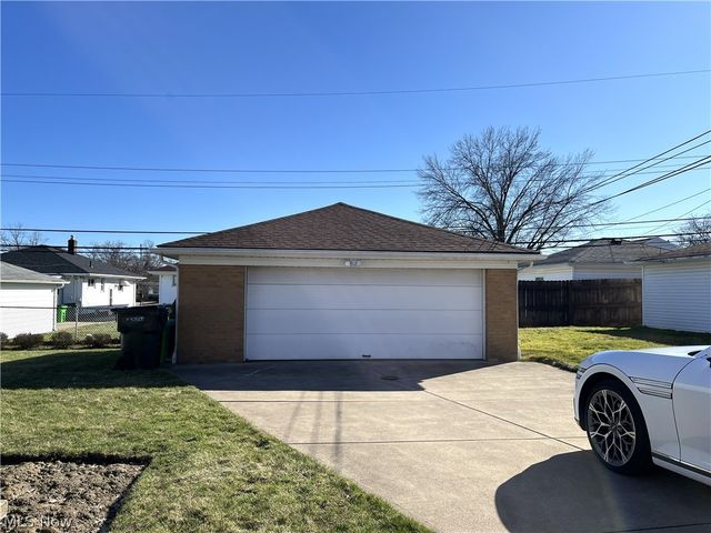 12416 Eastwood Boulevard, Garfield Heights, OH 44125