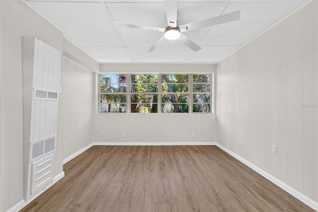 1202 E CAROLINE STREET, Tavares, FL 32778