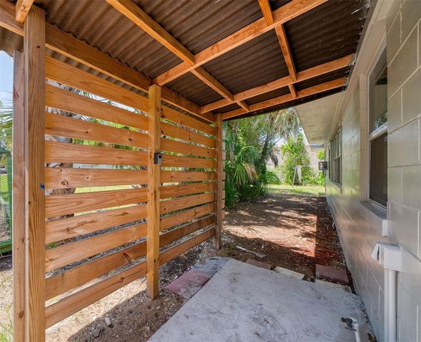 1202 E CAROLINE STREET, Tavares, FL 32778