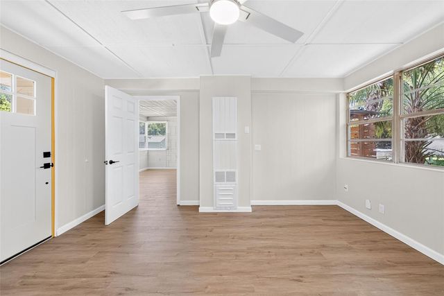 1202 E CAROLINE STREET, Tavares, FL 32778