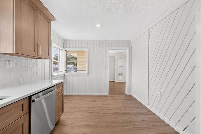 1202 E CAROLINE STREET, Tavares, FL 32778
