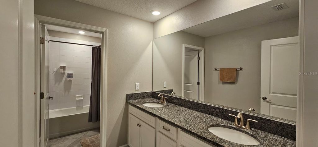 Image 28 of property listing at 6220 WINDSHIP COURT, Tampa, FL 33647